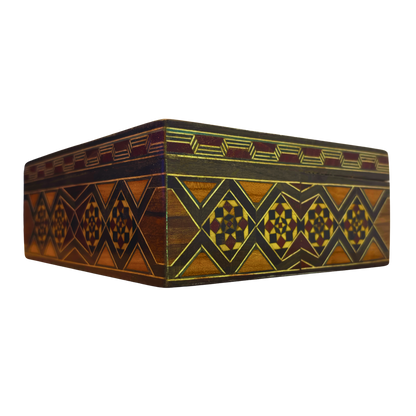 Damaszener Mosaikbox von Meister Gaby Al Dayeh – Perlmutt & Samt Innenausstattung