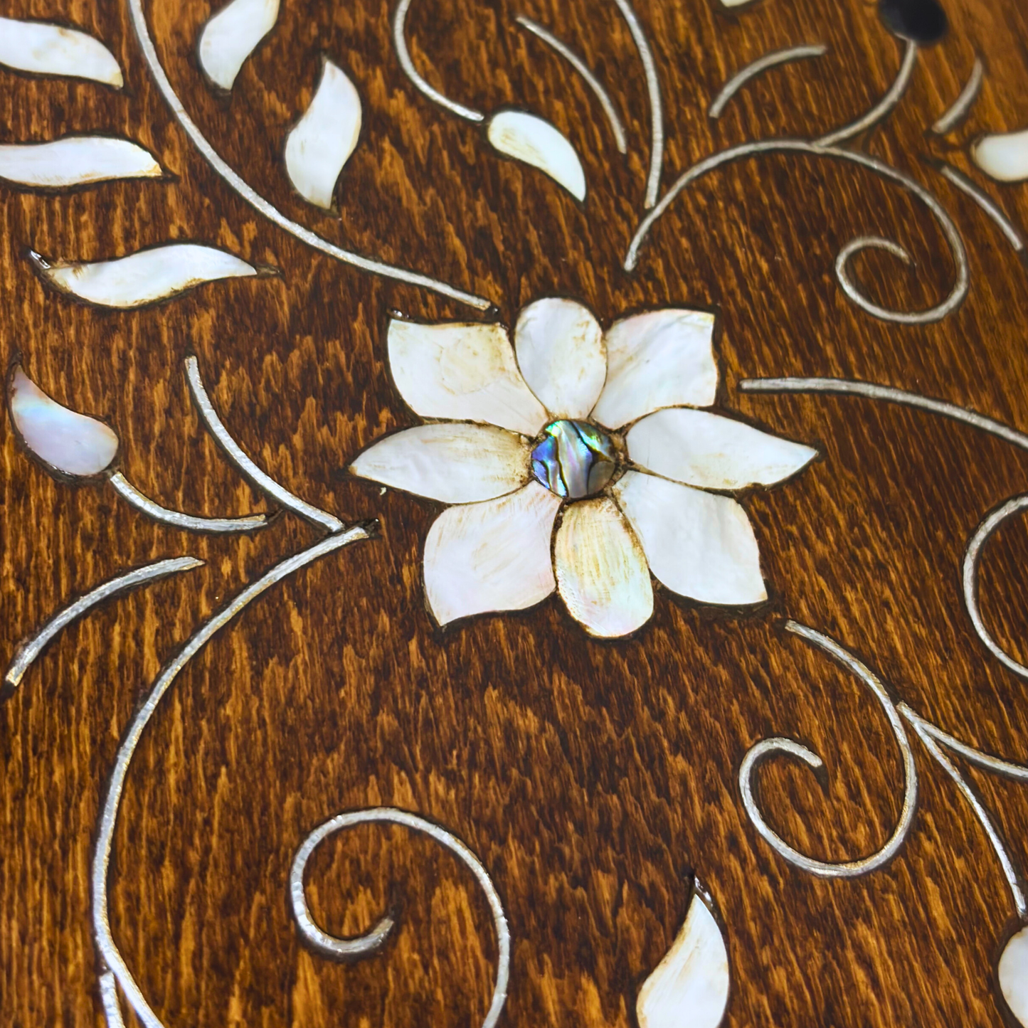 Boîte Artisanale de Luxe de Damas – Nacre & Velours