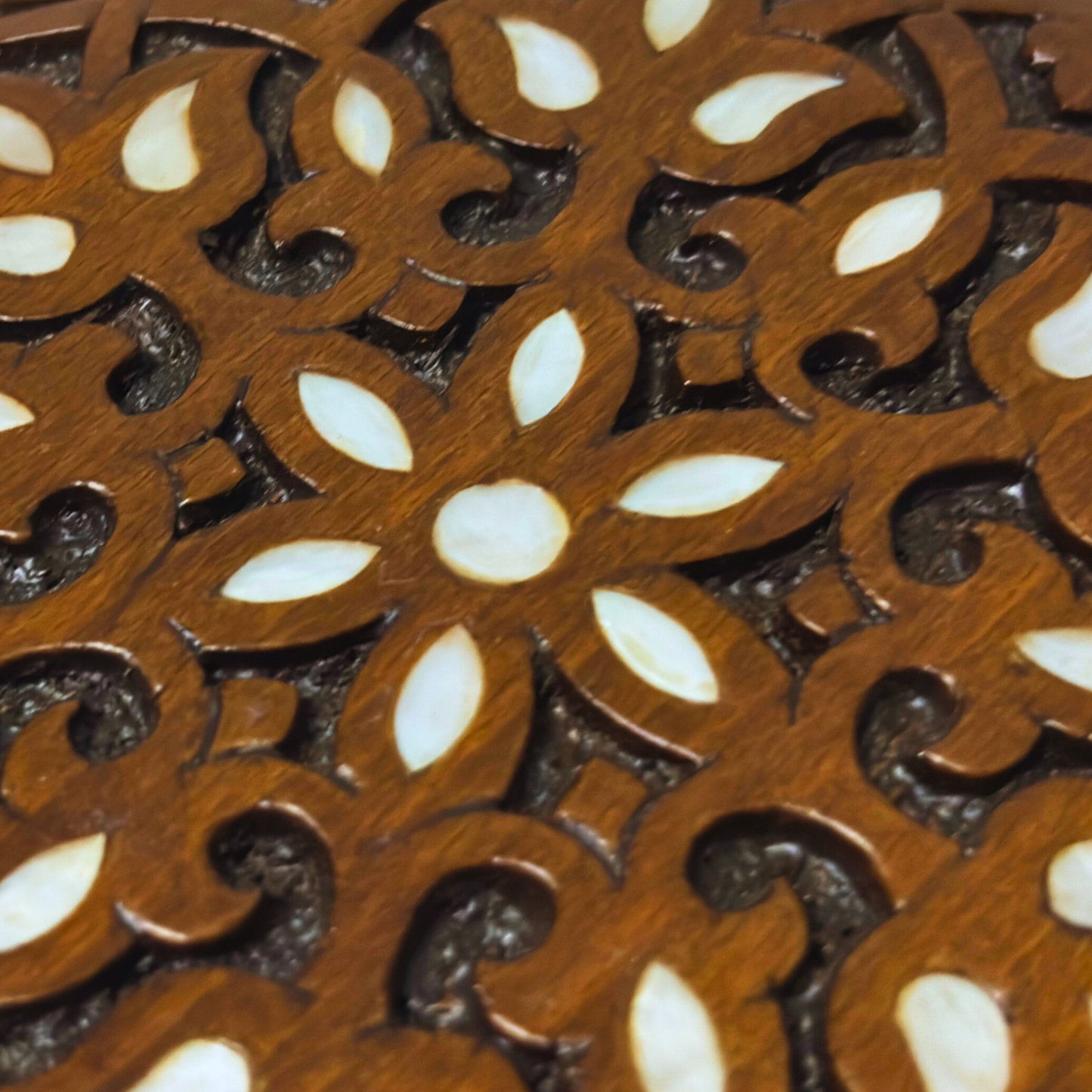 Handcrafted Luxury Carved Box – Mother of Pearl & Velvet Elegance