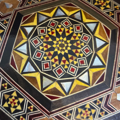 Handgefertigte Mosaik-Schatulle aus Damaskus – Perlmutt & Samt