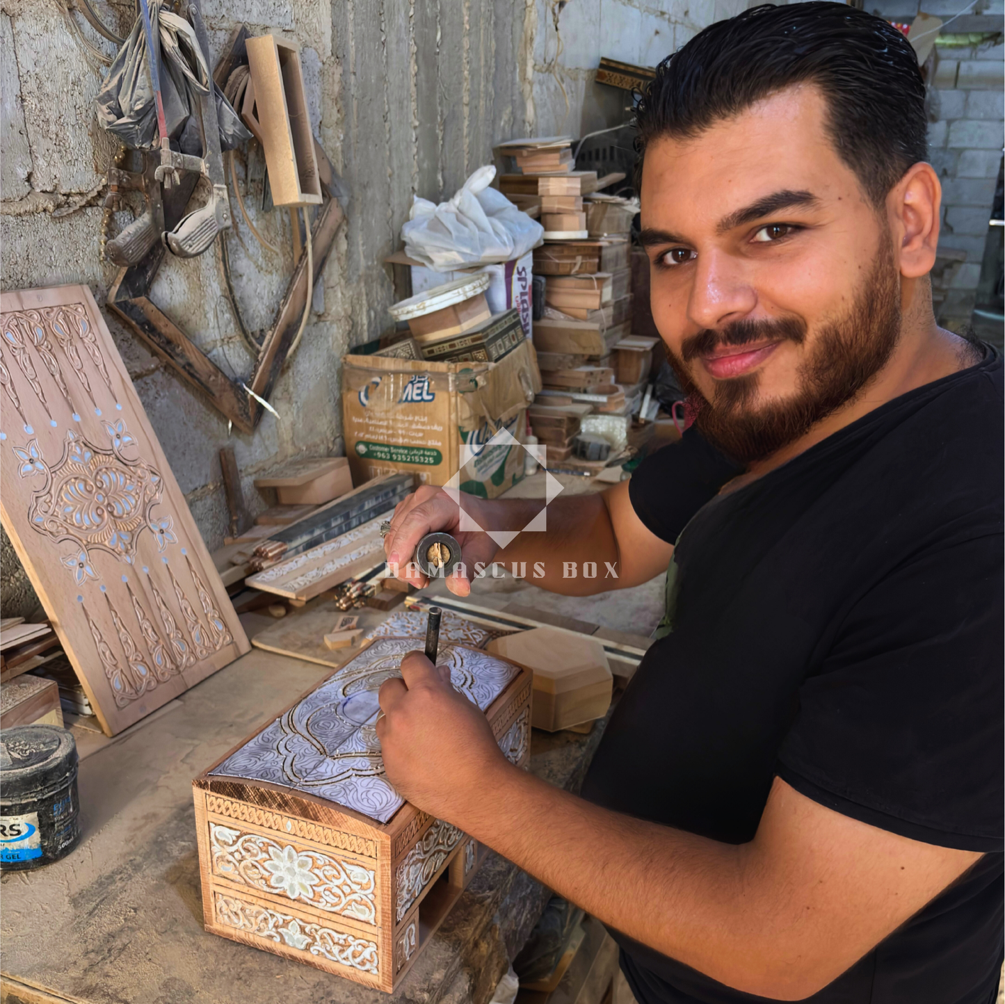 Vassoio Damaschino in Legno – Madreperla & Toni Naturali del Legno