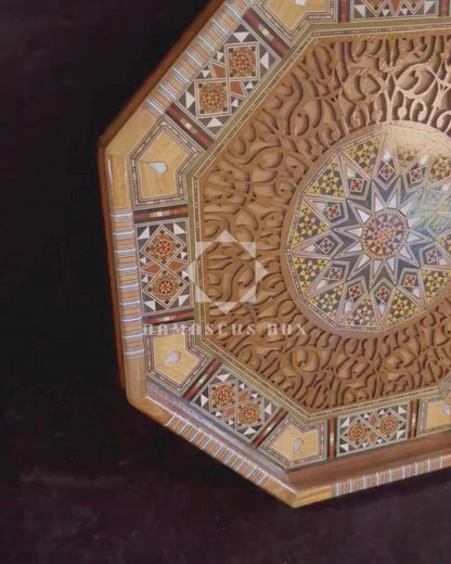 Luxuriöses Mosaik-Serviertablett aus Damaskus – Perlmutt & Handgeschnitzte Details